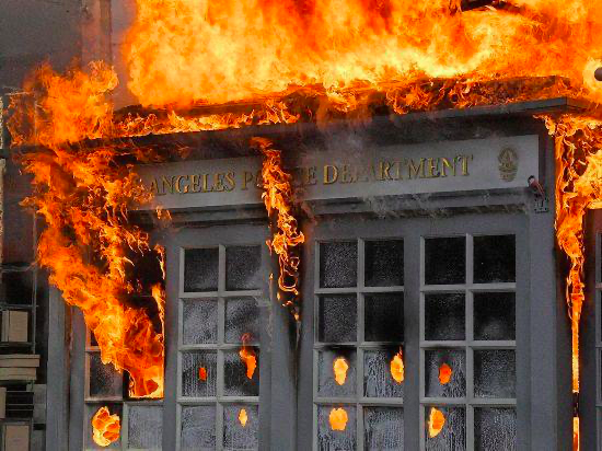 旧金山实施宵禁-WordPress极简博客