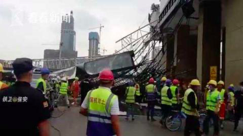 武汉工地塔吊倒塌-WordPress极简博客