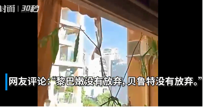 黎巴嫩奶奶在破损房间中弹钢琴-WordPress极简博客