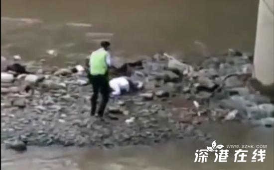 离婚途中男子抱起妻子丢下桥-WordPress极简博客