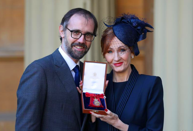 罗琳宣布捐赠100万英镑-WordPress极简博客