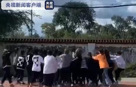 %title插图%num 黑龙江30多名女学生街头约架斗殴-WordPress极简博客