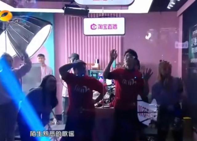 %title插图%num 李佳琦趴窗户上看张韶涵好像壁虎-WordPress极简博客