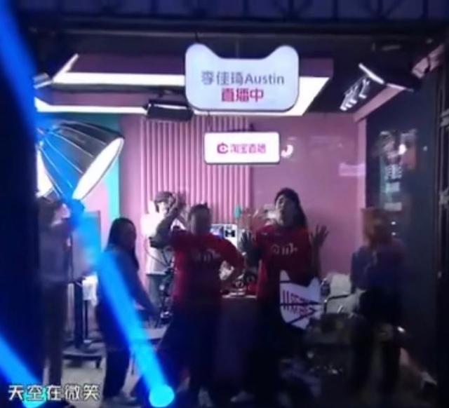 %title插图%num 李佳琦趴窗户上看张韶涵好像壁虎-WordPress极简博客