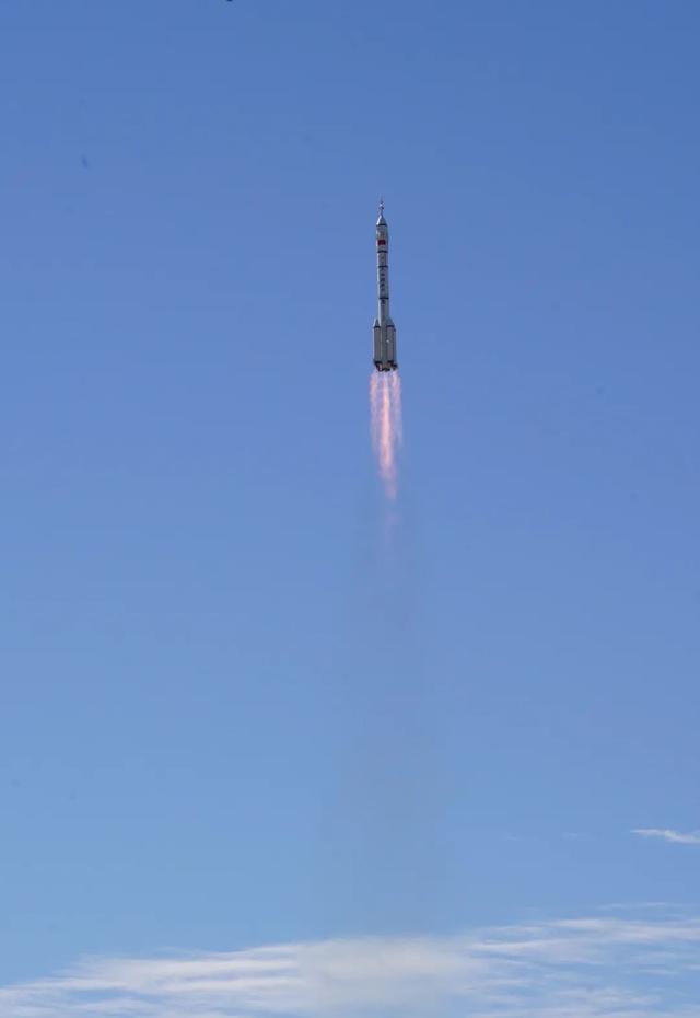 %title插图%num 神舟十二号载人飞船发射成功-WordPress极简博客
