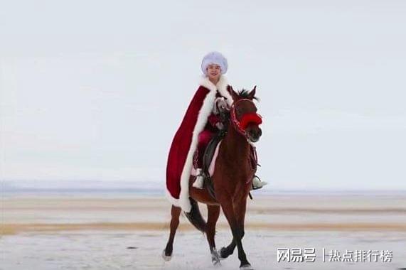 %title插图%num 新疆网红女副局长策马时摔河里-WordPress极简博客