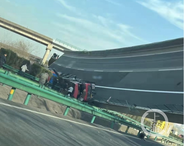 高架桥侧翻致4死8伤 亲历者发声-WordPress极简博客