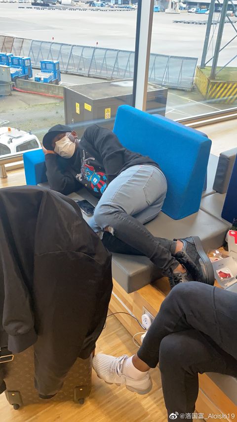 国足回应3名归化球员滞留荷兰机场-WordPress极简博客